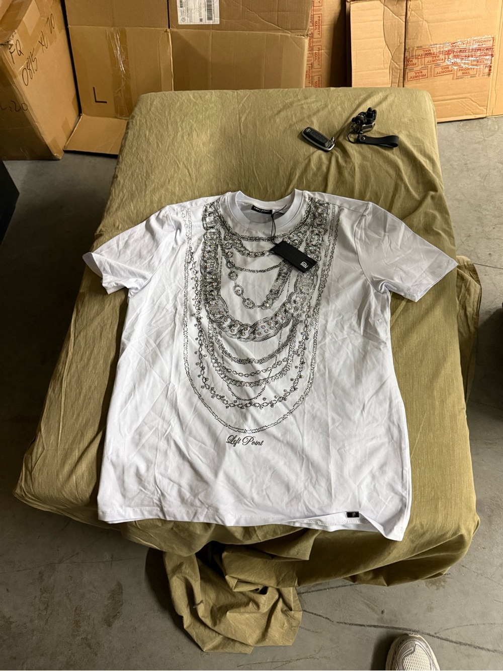 Left Point White Graphic Chain-Print Men's T-Shirt